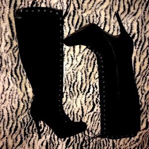 Stuart Weizmann Lace up Suede Boots